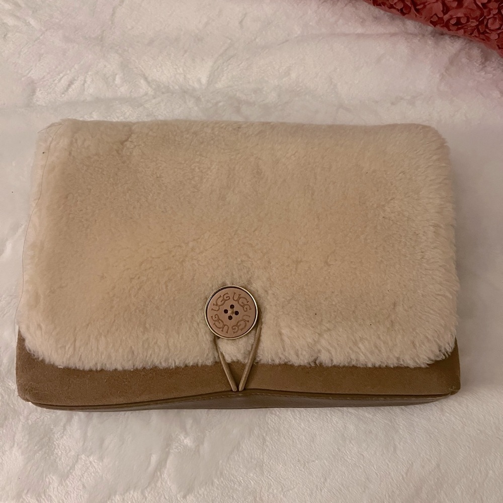 ❤️SOLD❤️UGG Shearing / Suede Crossbody Bag